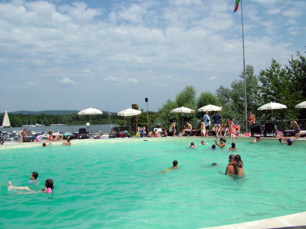 inpiscina51.jpg